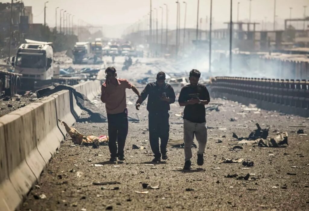 Deadly explosion shakes Iran: মৃত কমপক্ষে ২৫, আহত ৮ শতাধিক 4 Deadly explosion shakes Iran: মৃত কমপক্ষে ২৫, আহত ৮ শতাধিক